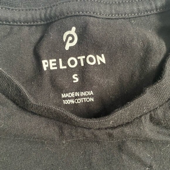 𝅺peloton Tshirt size small - Picture 4 of 5